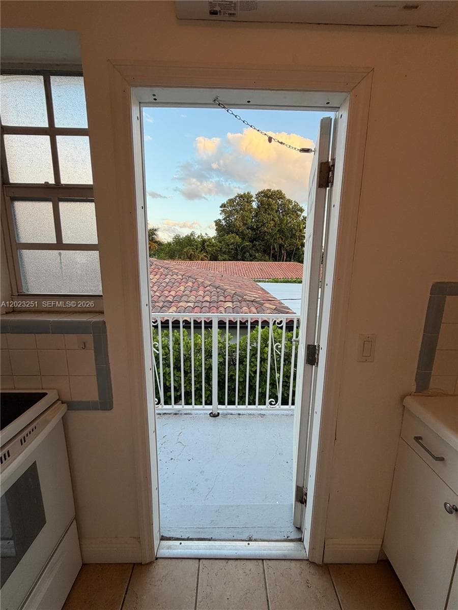 A12023251 — Miami Beach