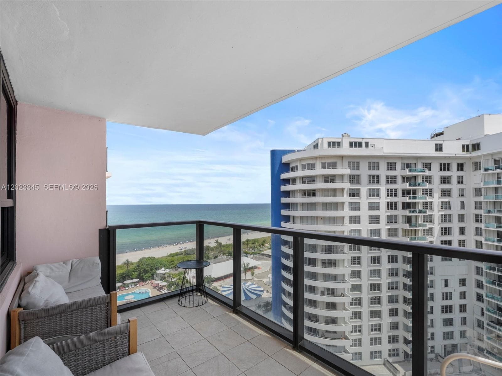 A12023345 — Miami Beach — 16