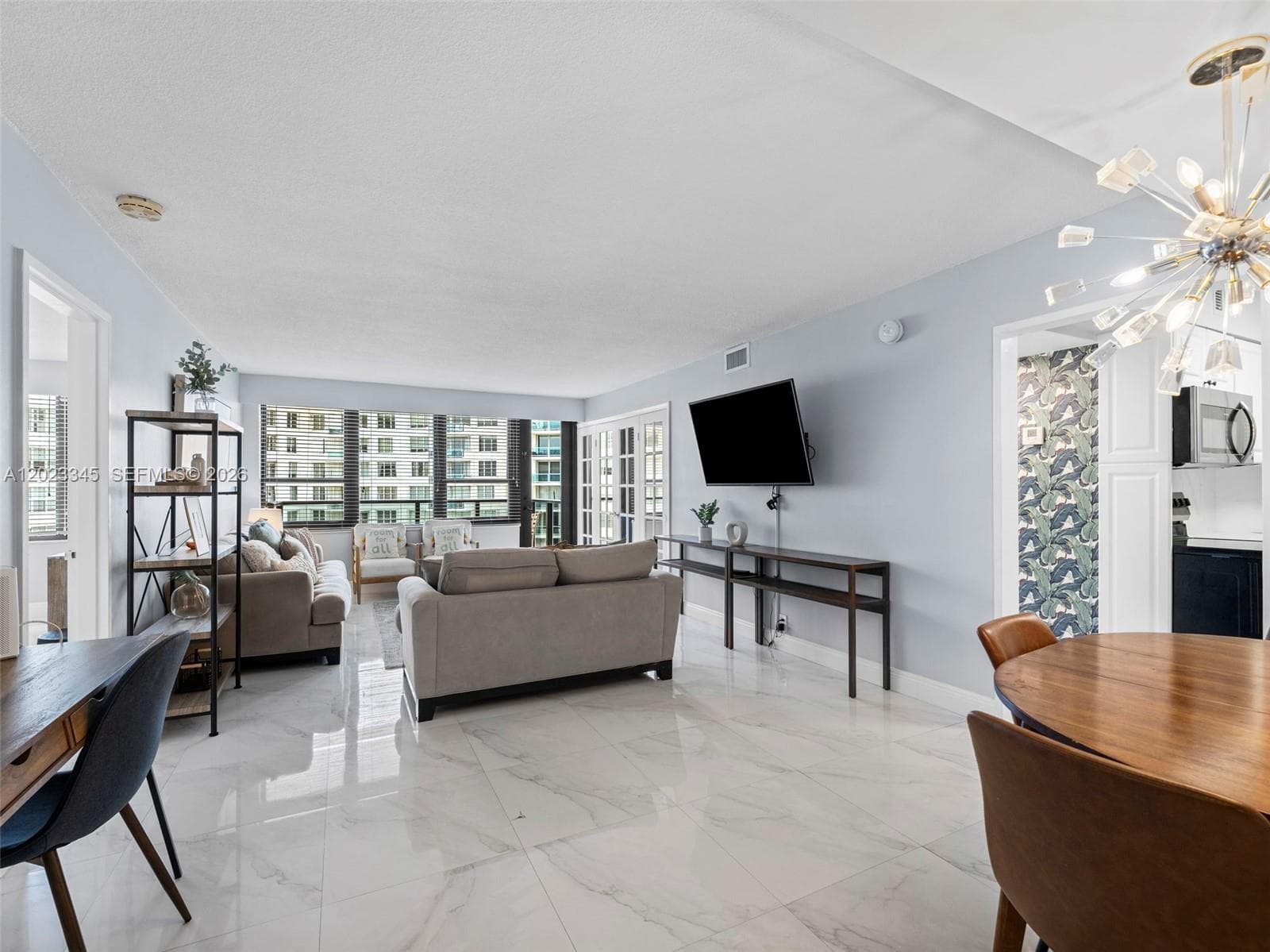 A12023345 — Miami Beach