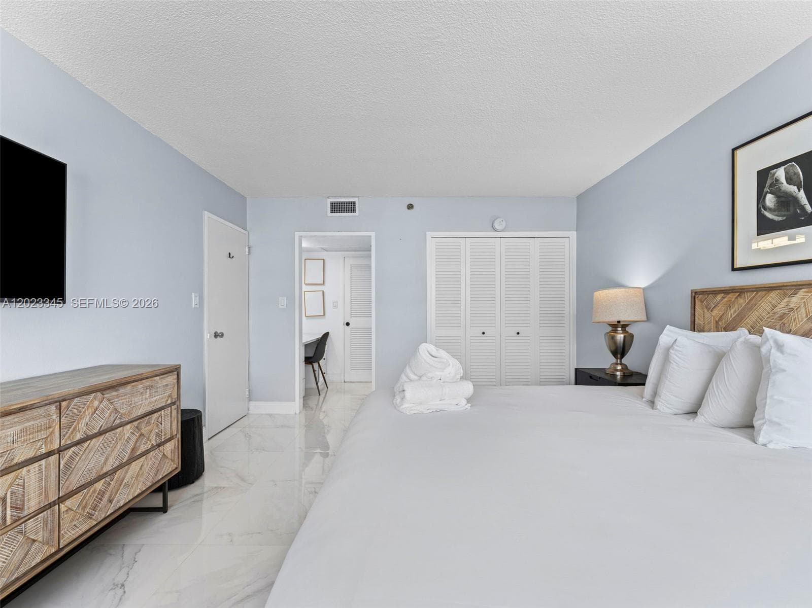A12023345 — Miami Beach — 9