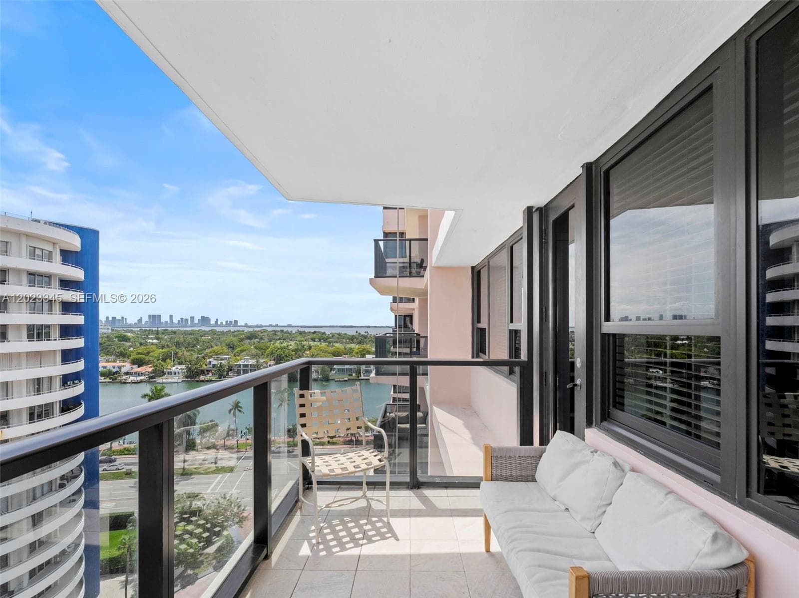 A12023345 — Miami Beach — 18