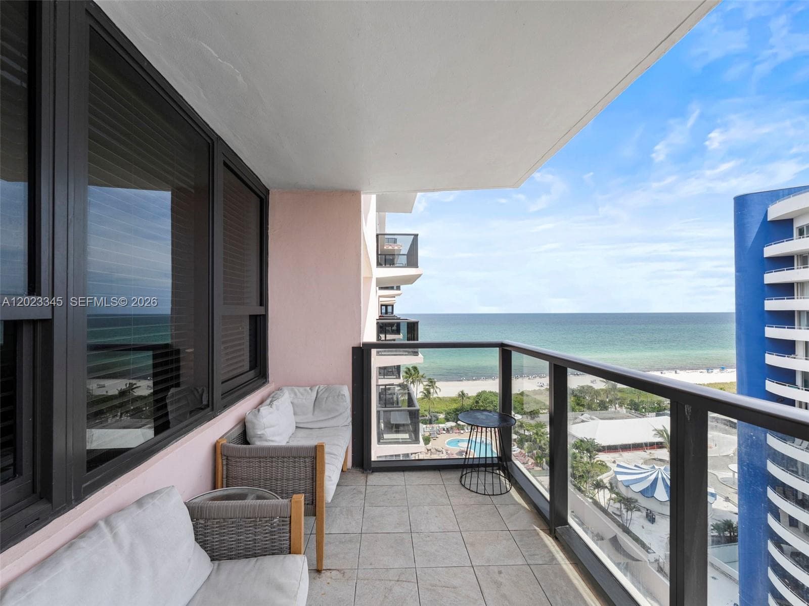 A12023345 — Miami Beach — 15