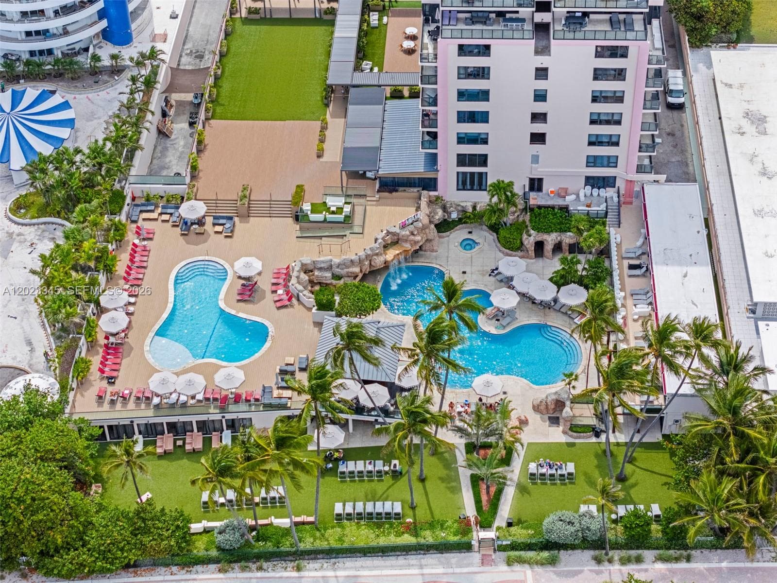 A12023345 — Miami Beach — 25