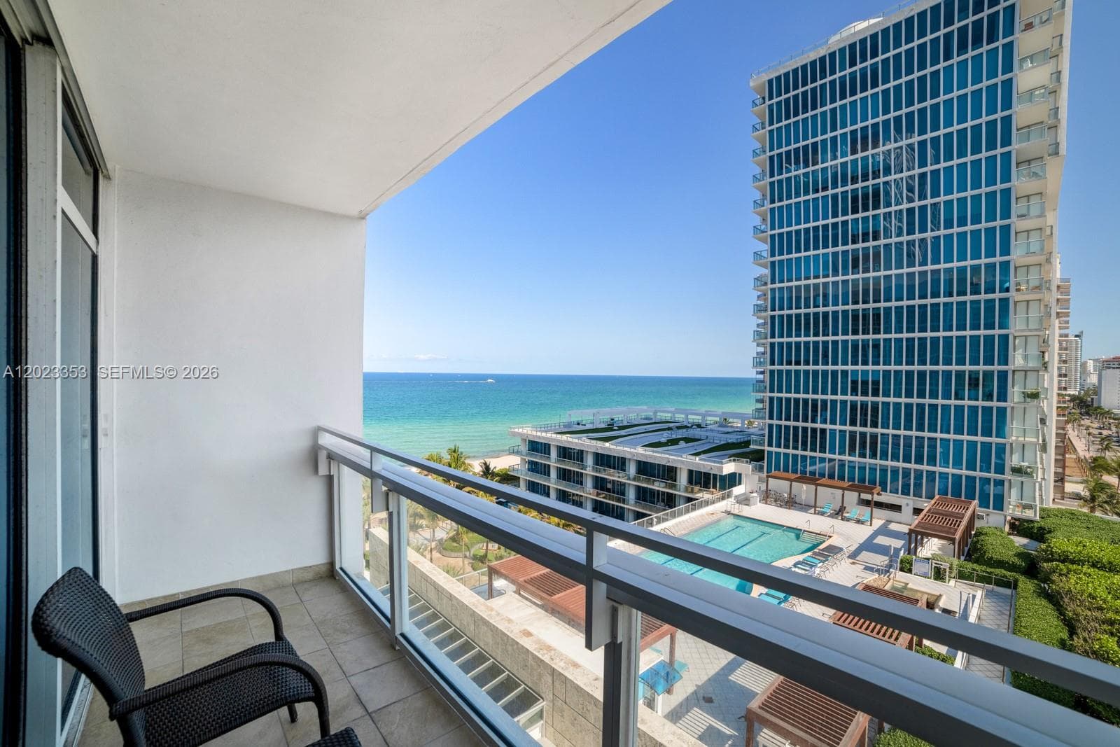 A12023353 — Miami Beach
