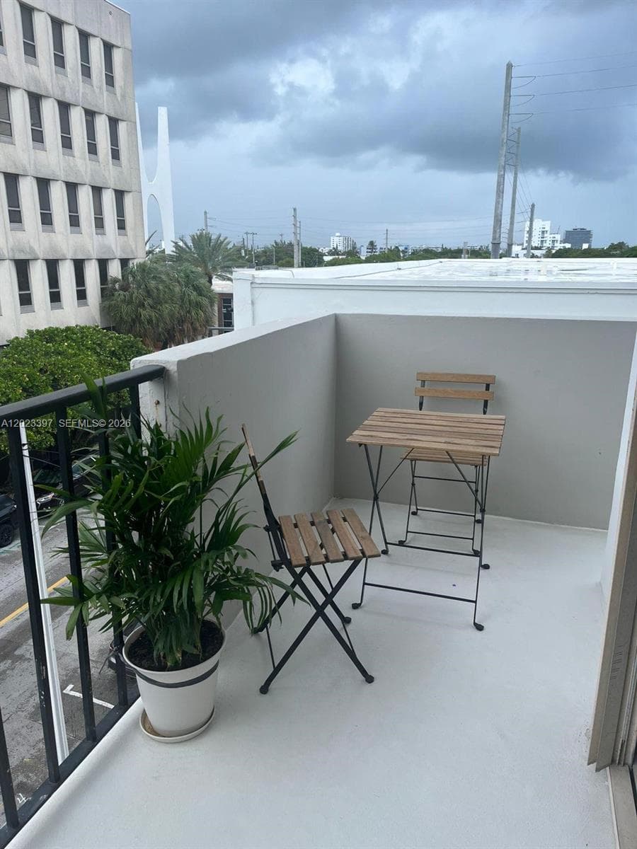 A12023397 — Miami Beach — 13