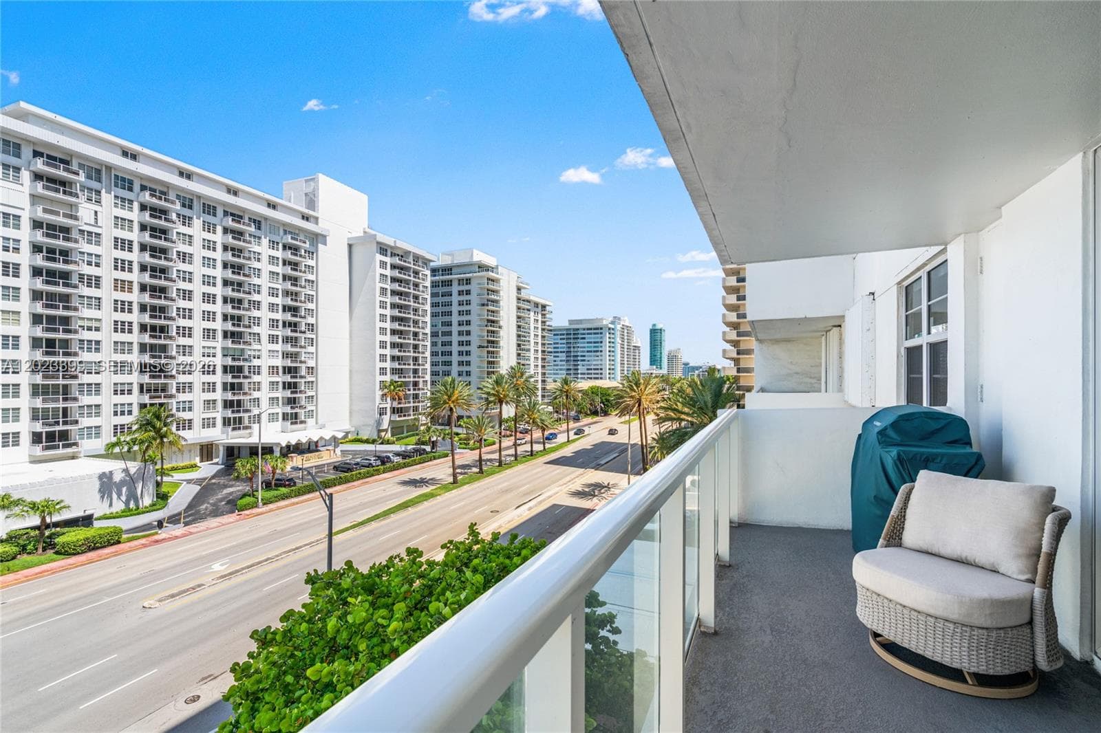 A12023399 — Miami Beach — 42