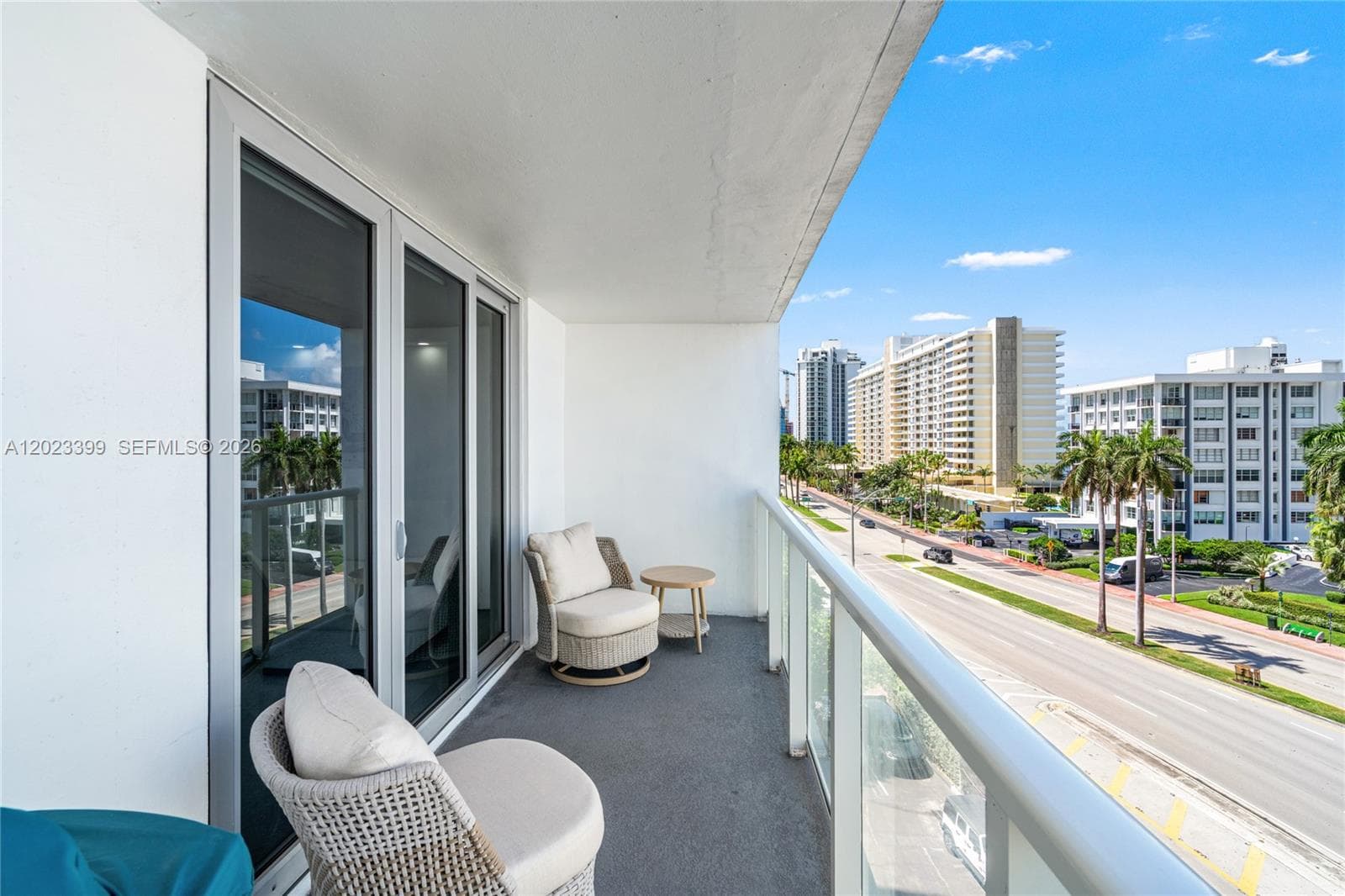 A12023399 — Miami Beach — 46