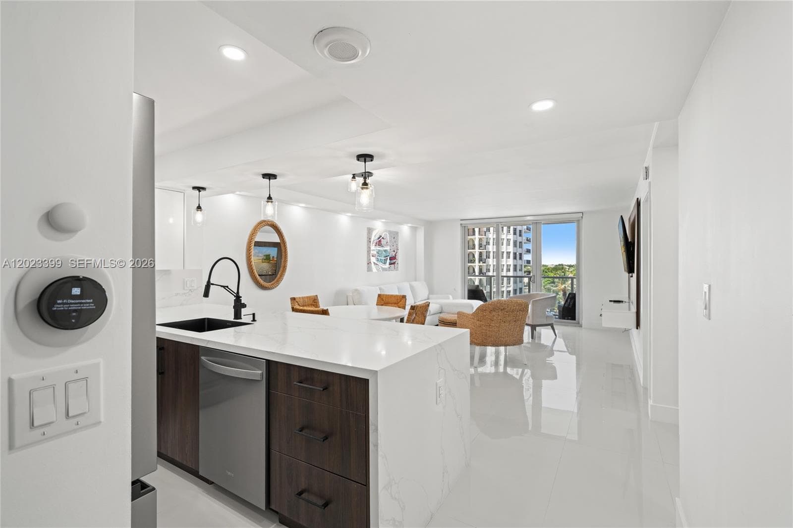 A12023399 — Miami Beach — 13
