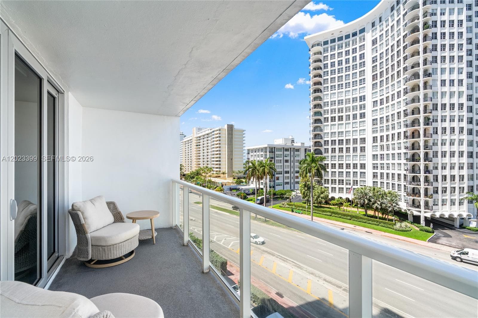 A12023399 — Miami Beach — 47