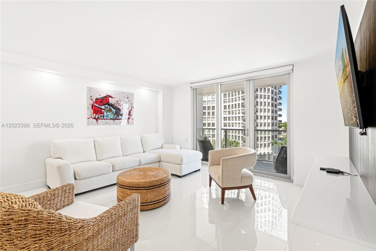 A12023399 — Miami Beach — 5