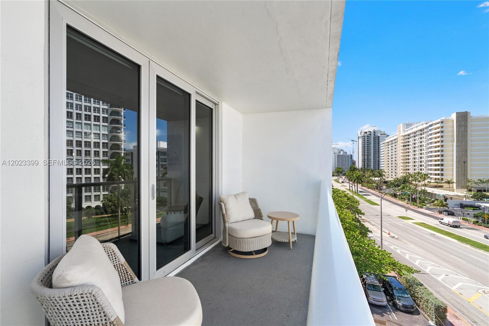 A12023399 — Miami Beach — 48