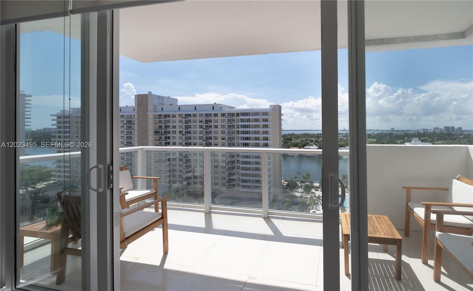 A12023495 — Miami Beach — 14