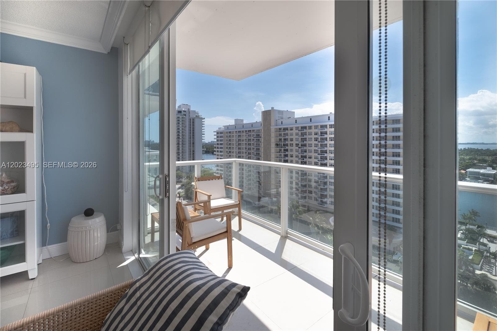 A12023495 — Miami Beach — 15