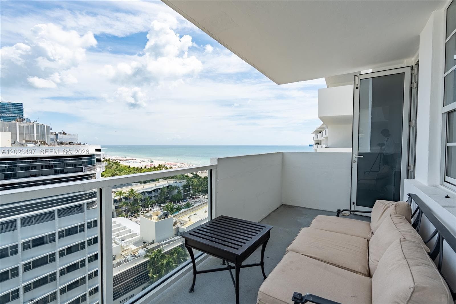 A12023497 — Miami Beach — 23