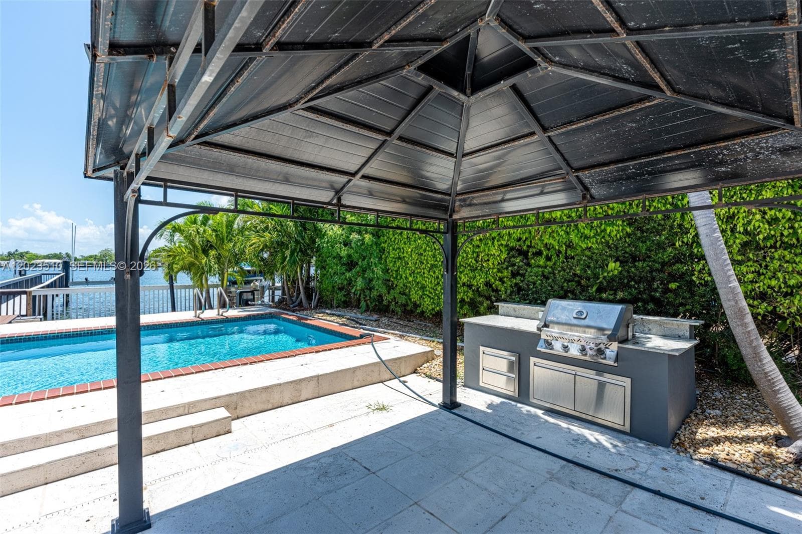 A12023510 — Miami Beach — 53