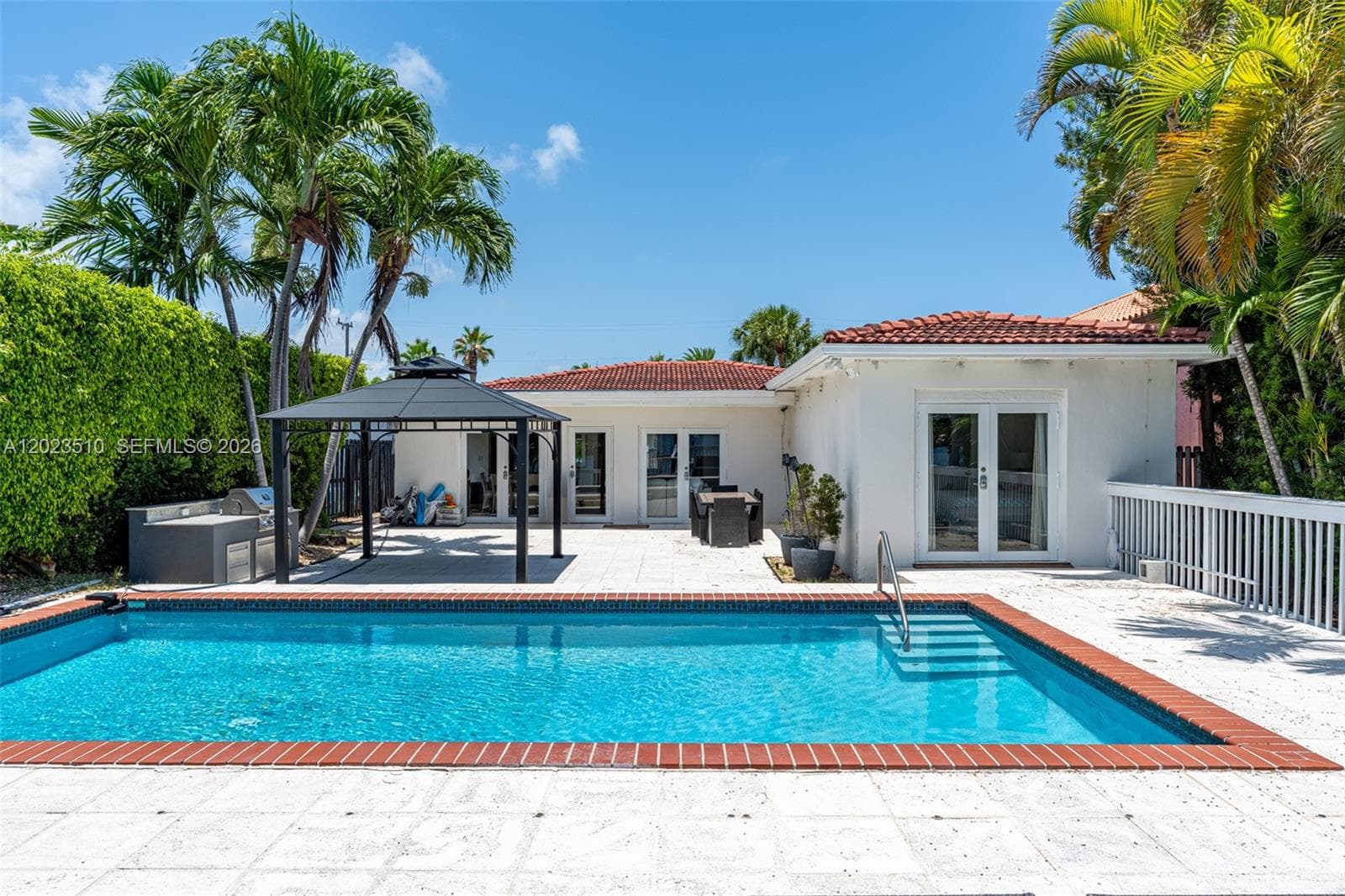 A12023510 — Miami Beach