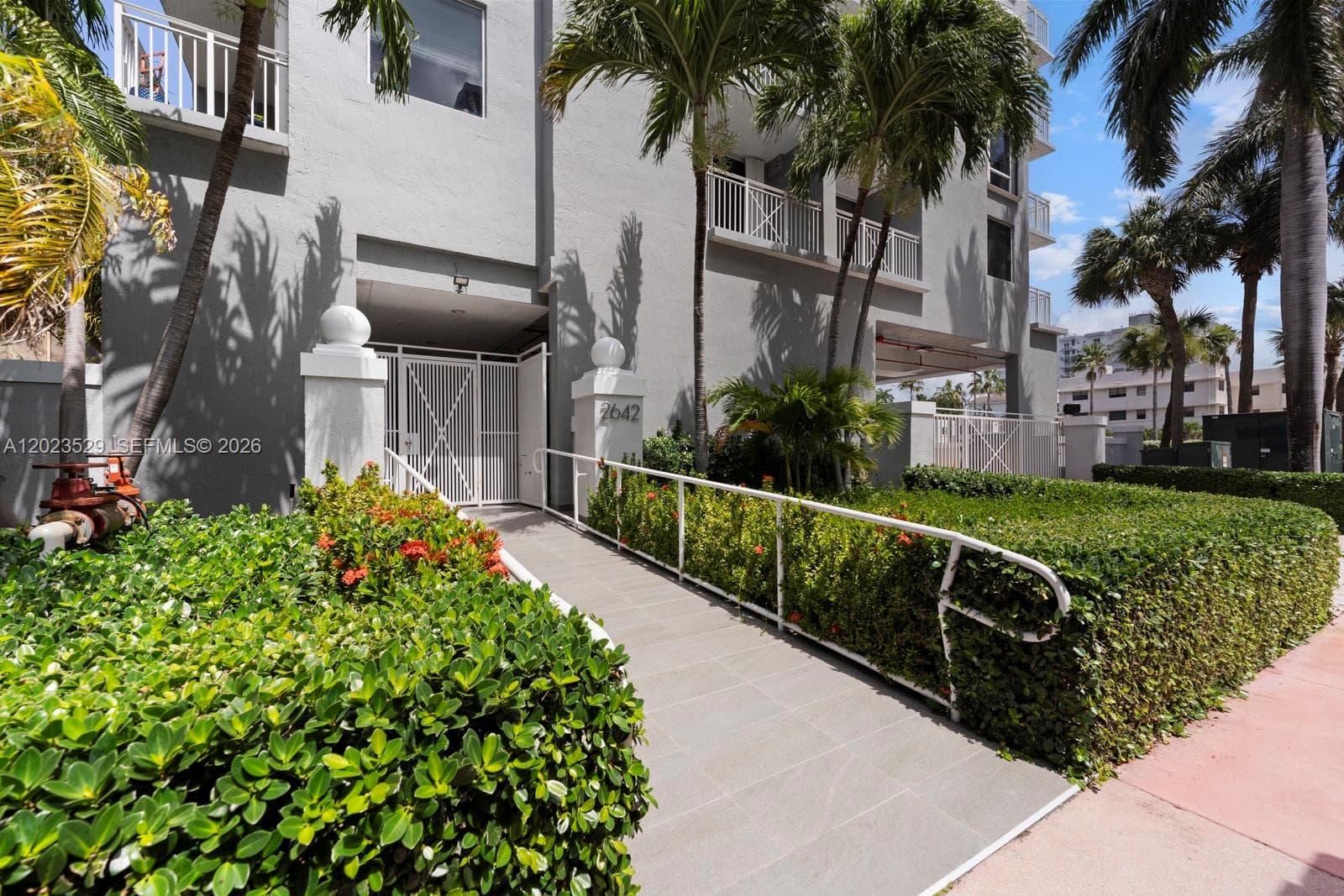 A12023529 — Miami Beach — 36