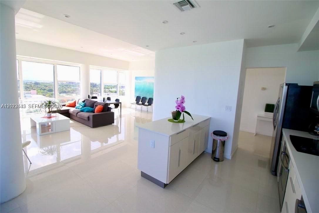 A12023545 — Miami Beach — 6