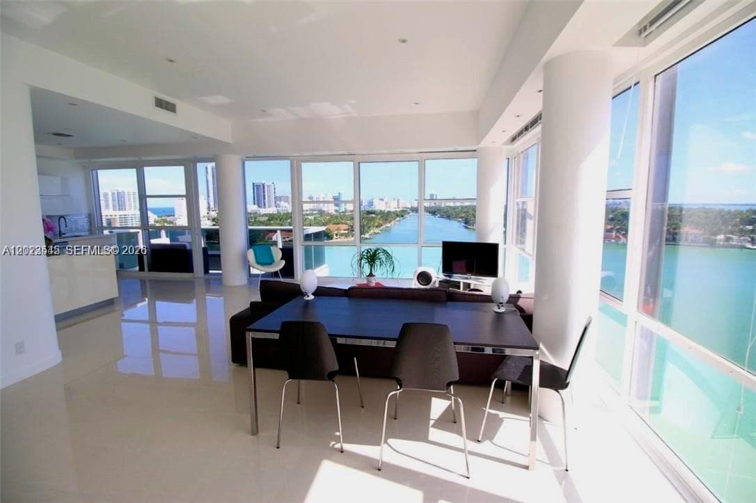 A12023545 — Miami Beach — 5