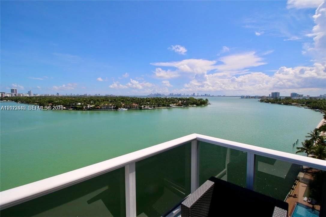 A12023545 — Miami Beach — 10