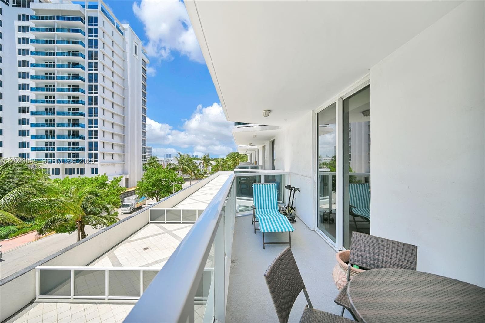 A12023549 — Miami Beach — 23