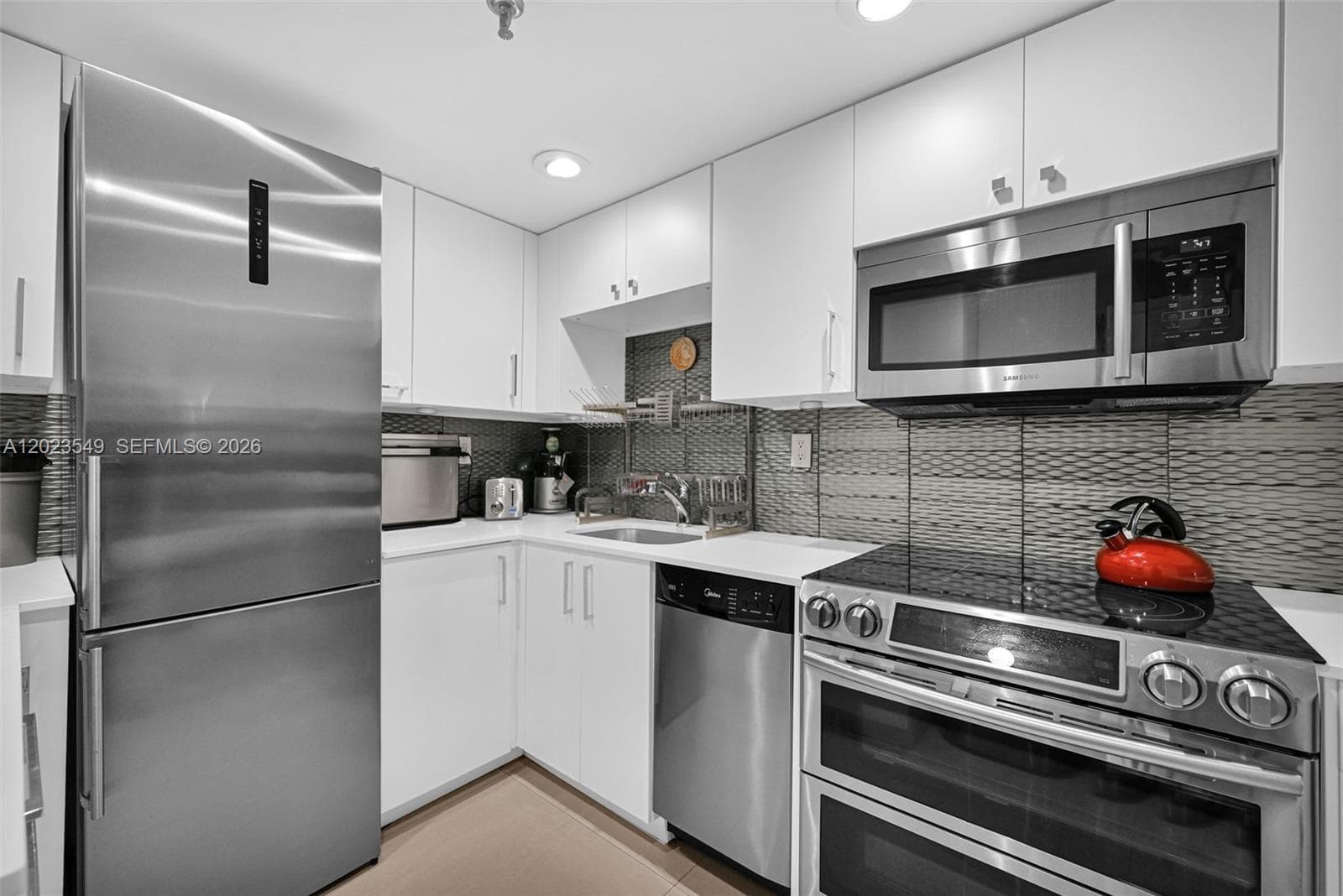 A12023549 — Miami Beach — 12