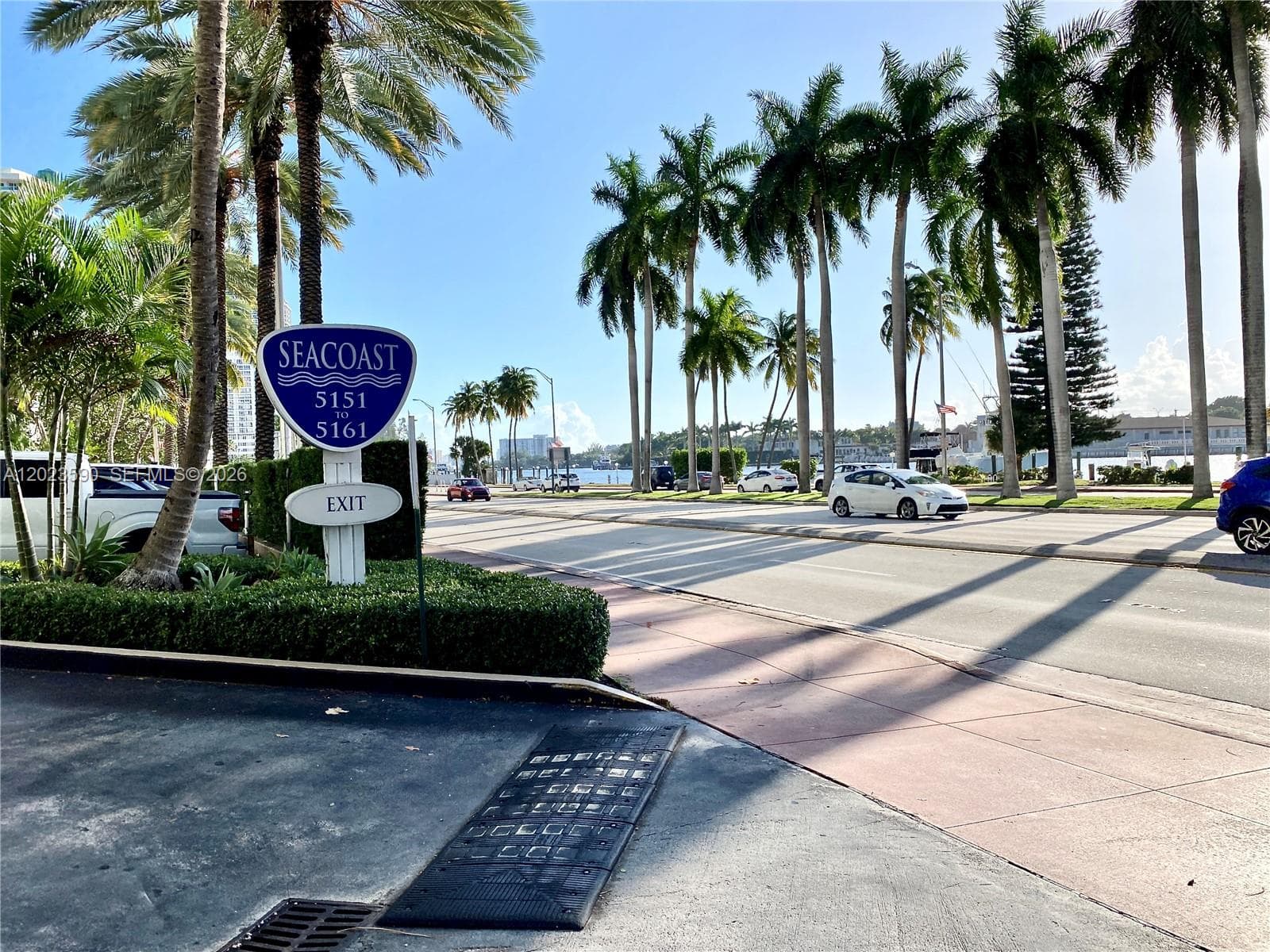 A12023590 — Miami Beach — 23