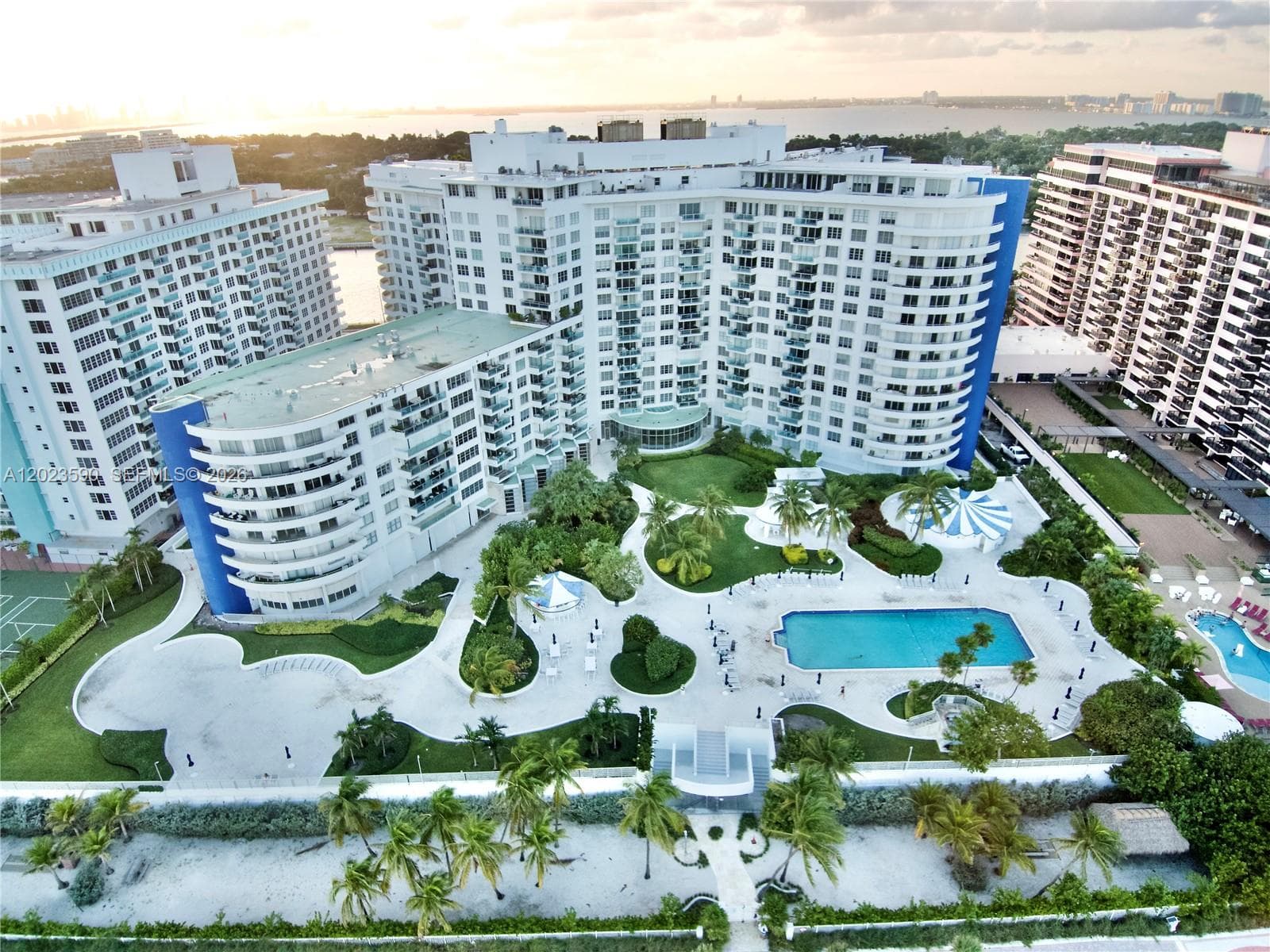 A12023590 — Miami Beach