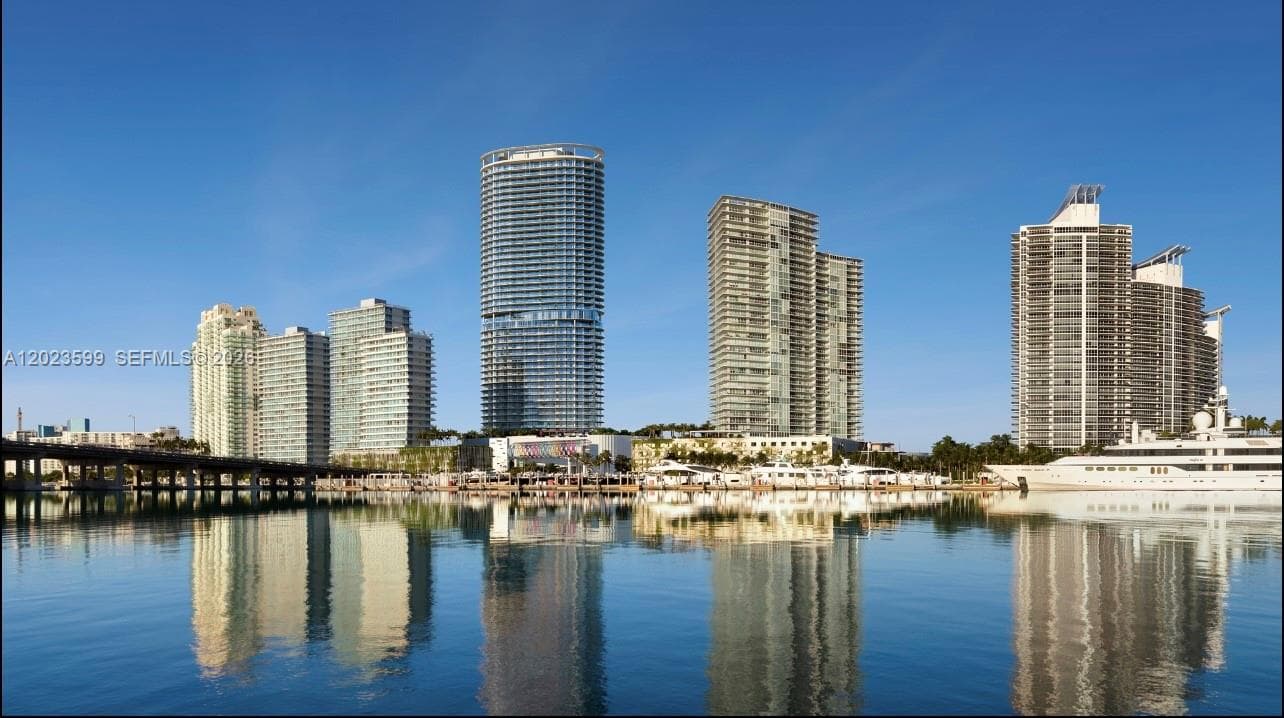 A12023599 — Miami Beach — 47