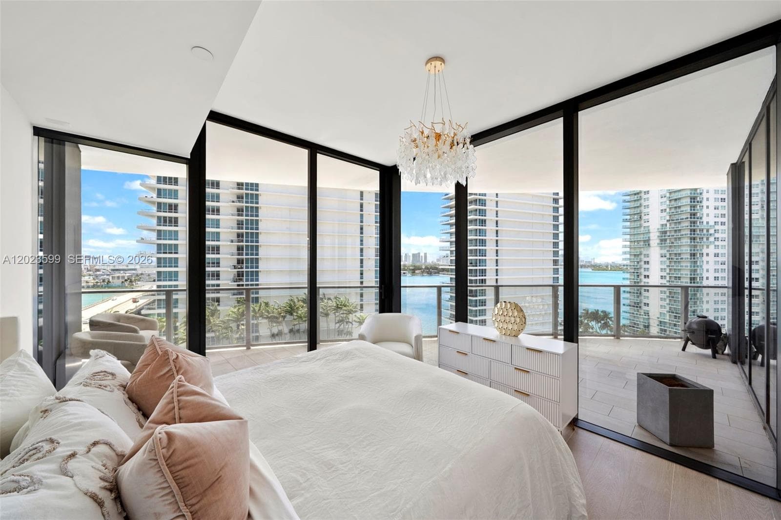 A12023599 — Miami Beach — 30