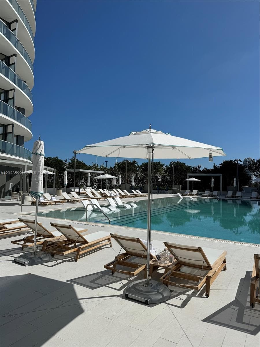A12023599 — Miami Beach — 49