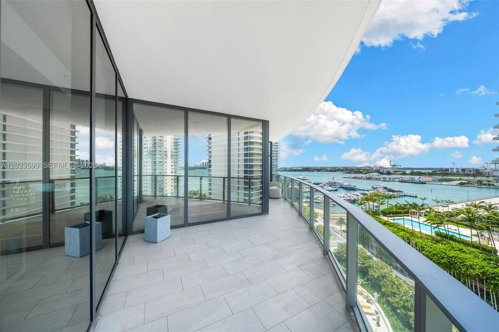 A12023599 — Miami Beach — 41