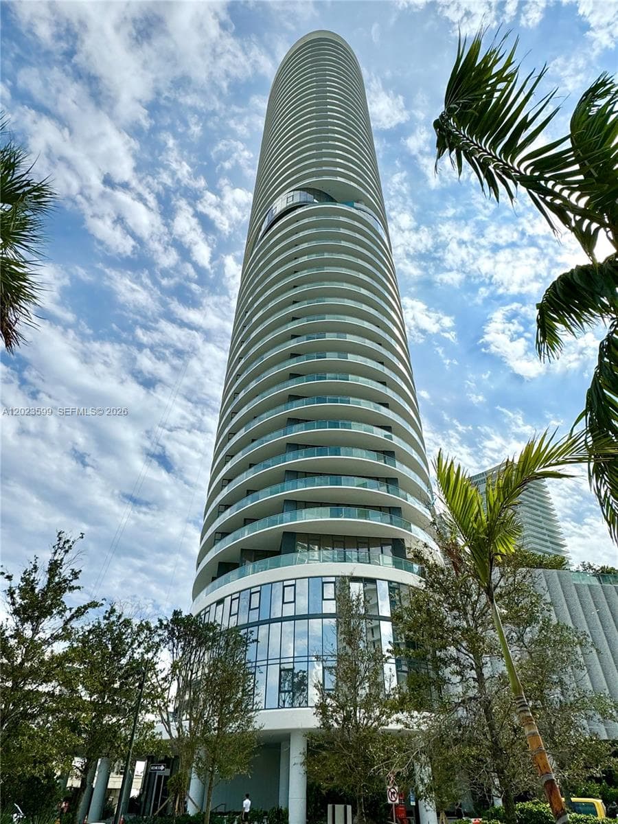 A12023599 — Miami Beach — 48