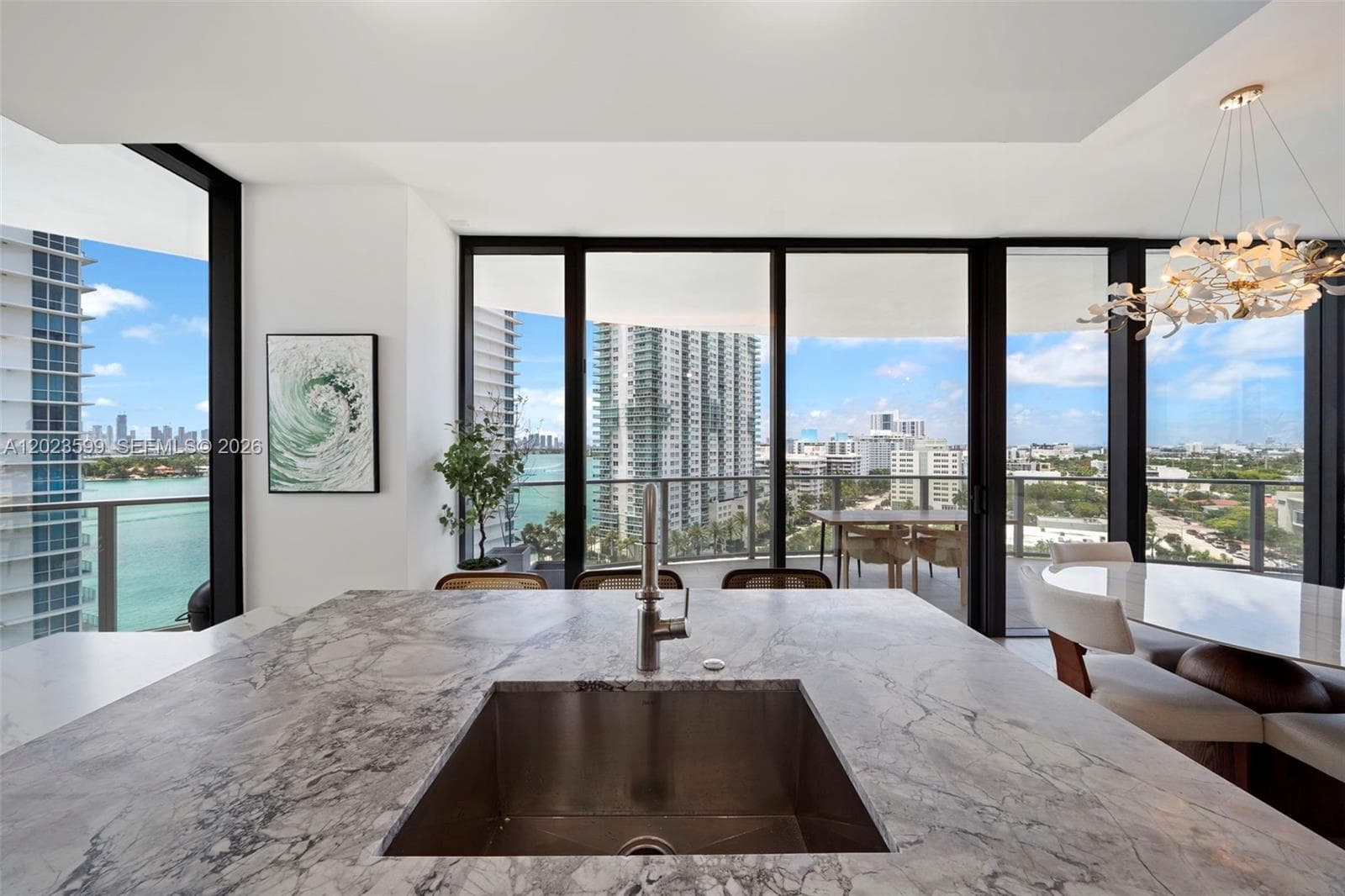 A12023599 — Miami Beach — 25