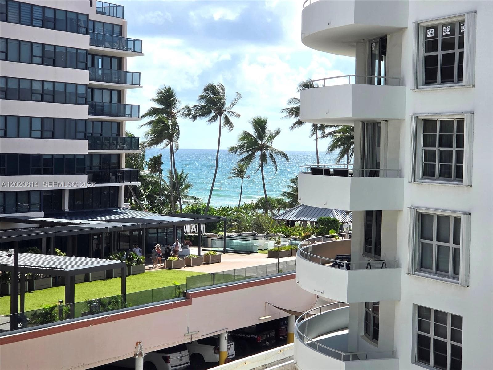 A12023814 — Miami Beach — 27