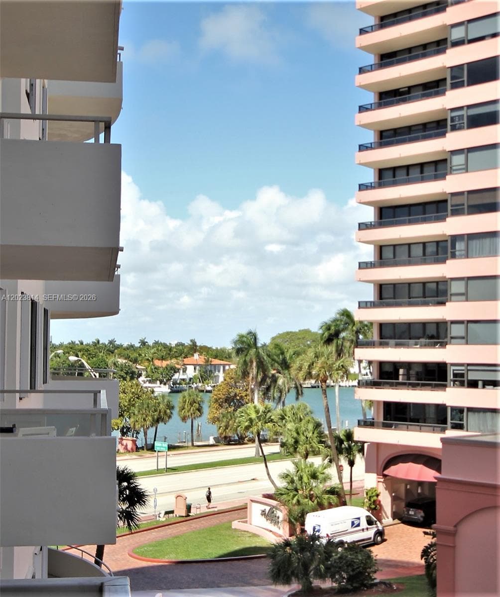 A12023814 — Miami Beach — 26