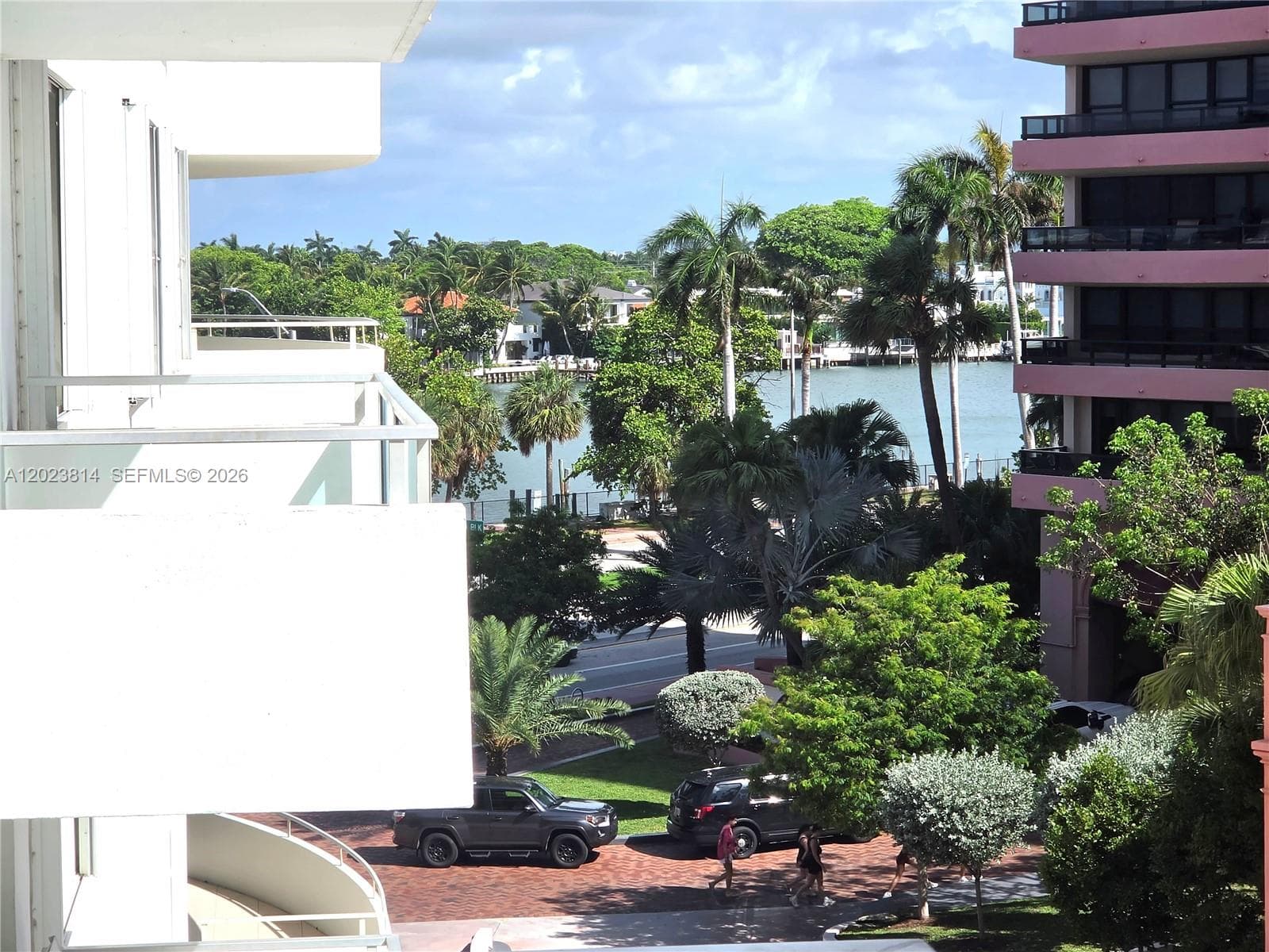 A12023814 — Miami Beach — 28