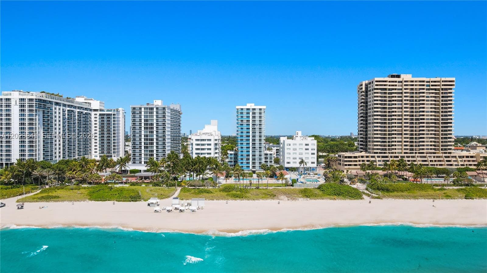 A12023841 — Miami Beach — 23