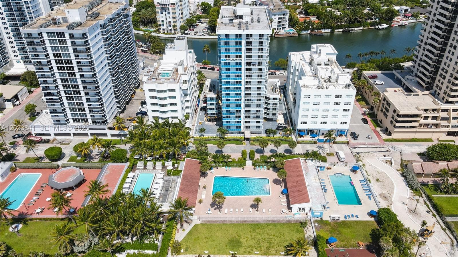 A12023841 — Miami Beach — 27