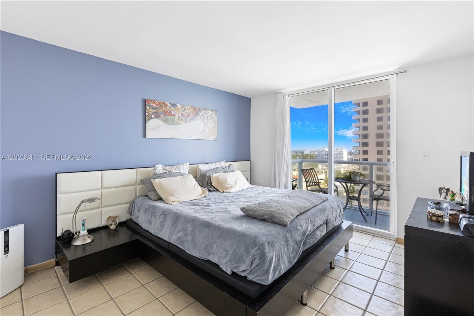 A12023841 — Miami Beach — 6