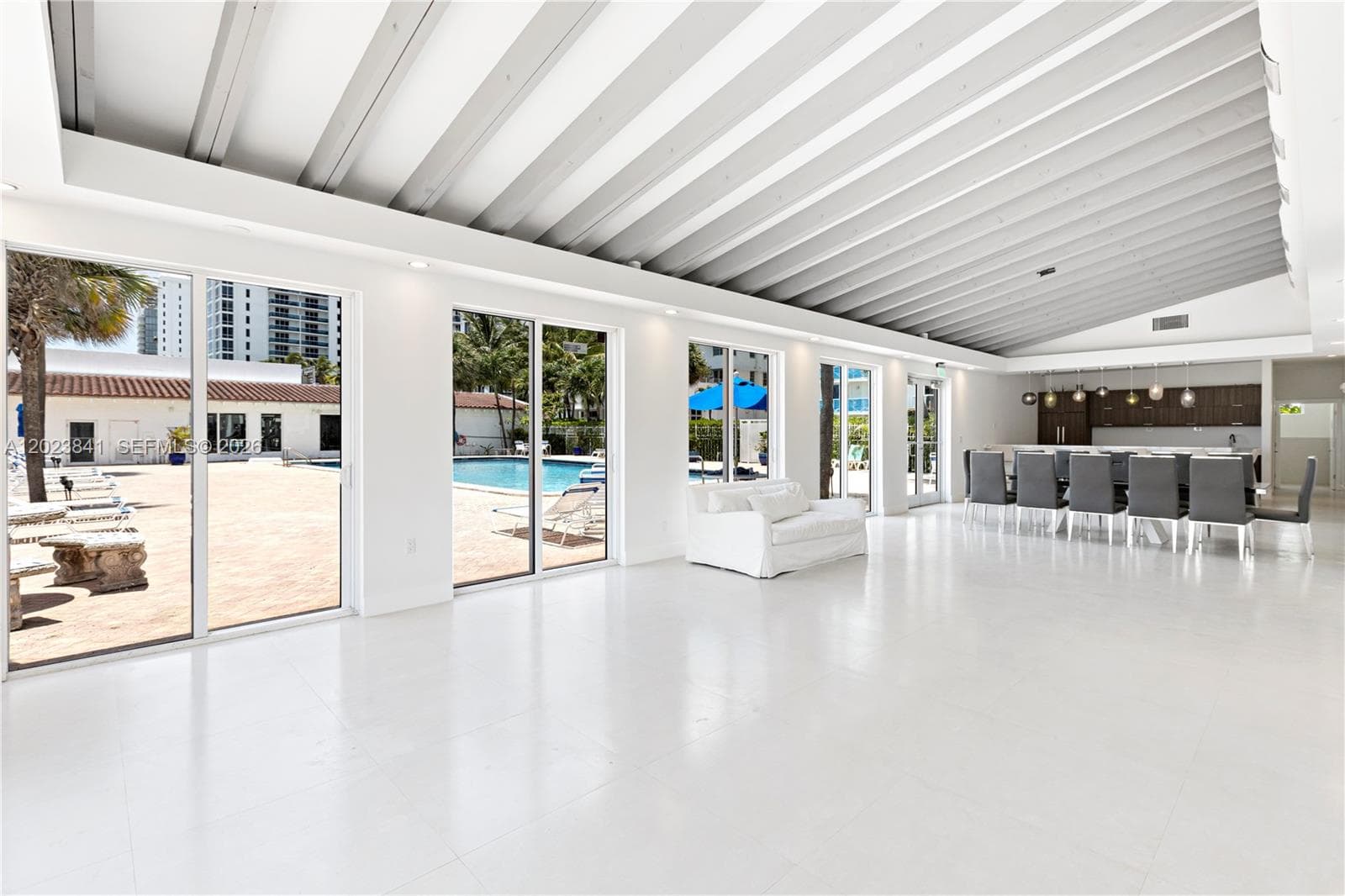 A12023841 — Miami Beach — 16