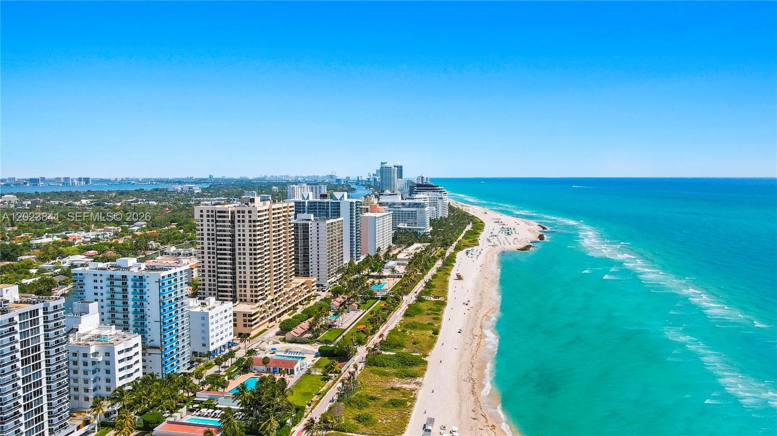 A12023841 — Miami Beach — 31