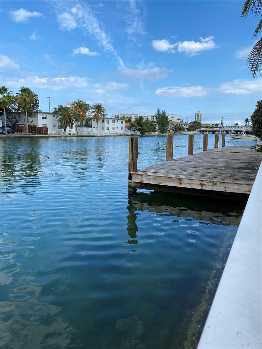 A12023847 — Miami Beach — 2
