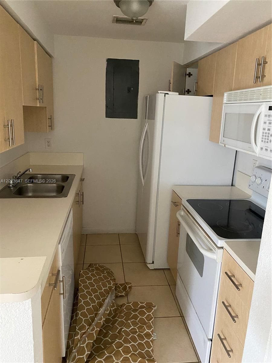 A12023847 — Miami Beach — 6