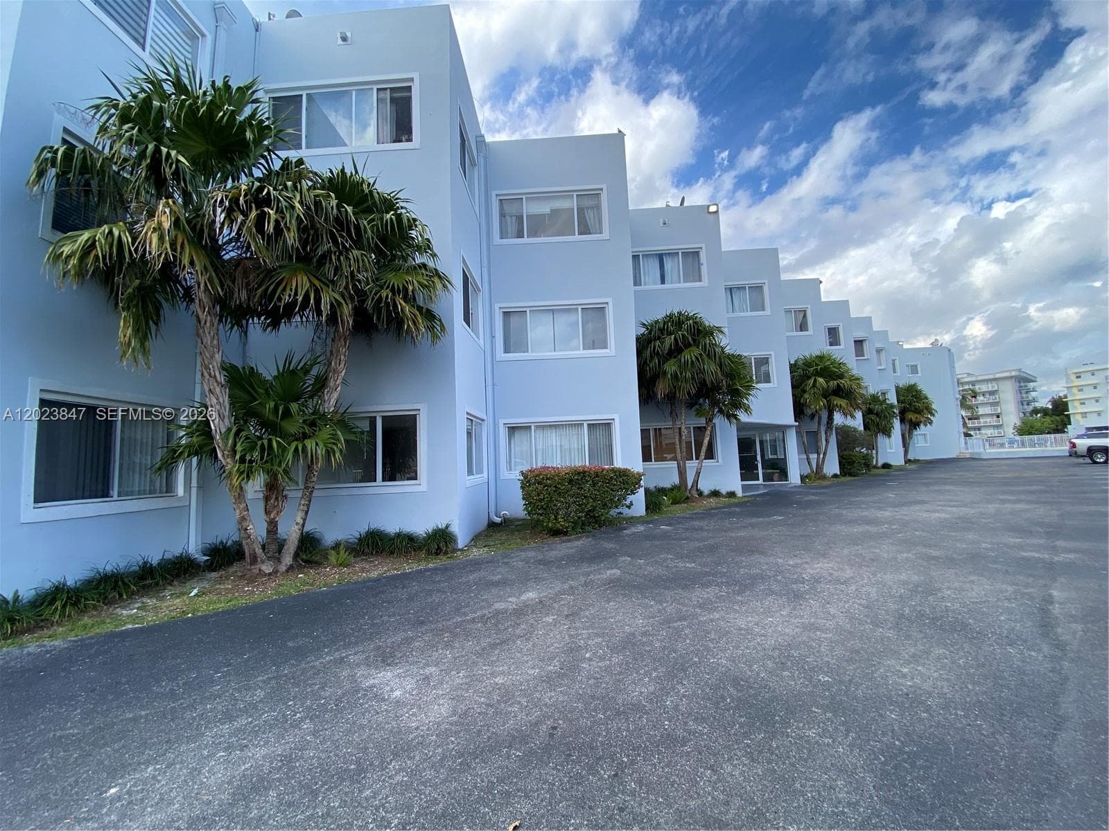 A12023847 — Miami Beach — 3