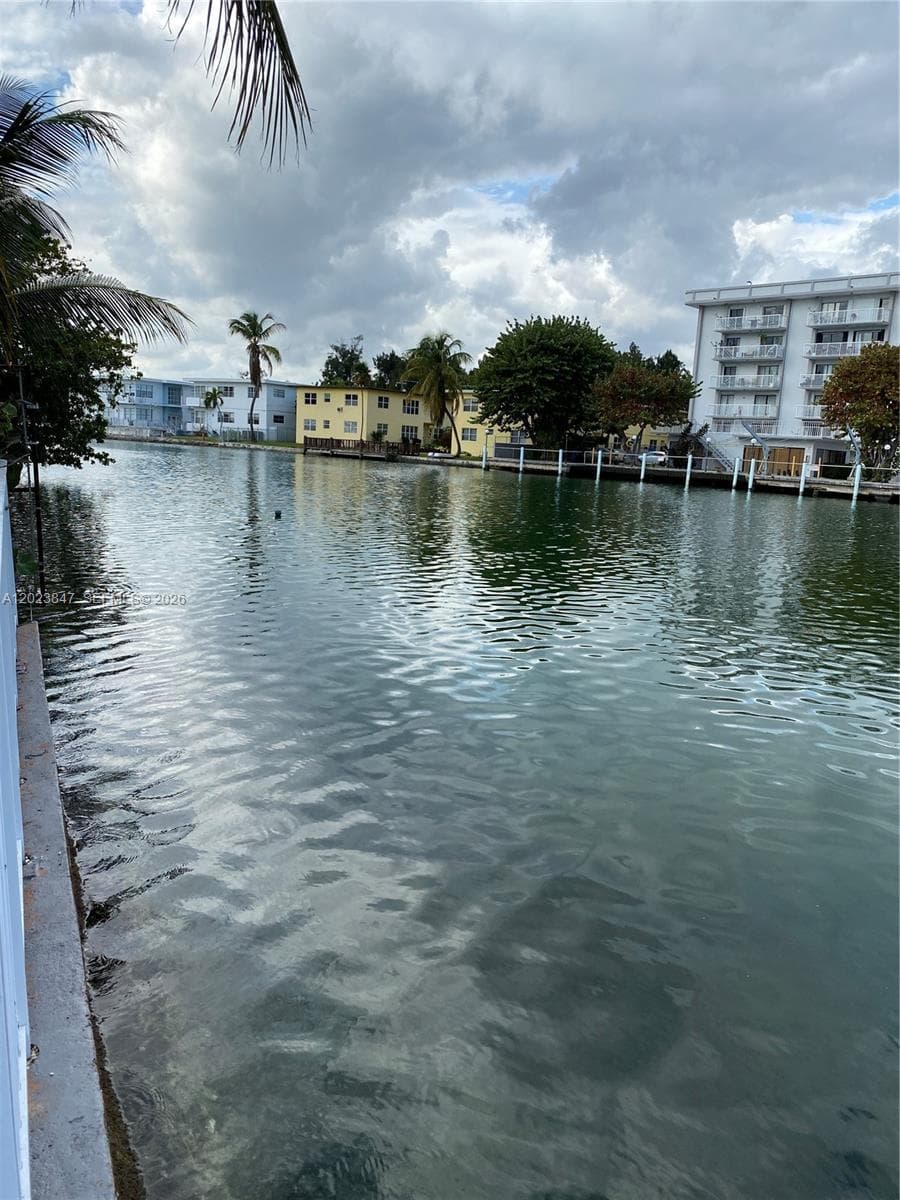 A12023847 — Miami Beach