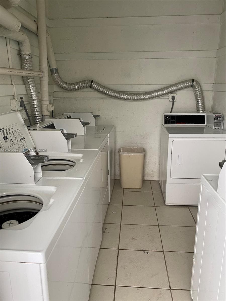 A12023847 — Miami Beach — 9