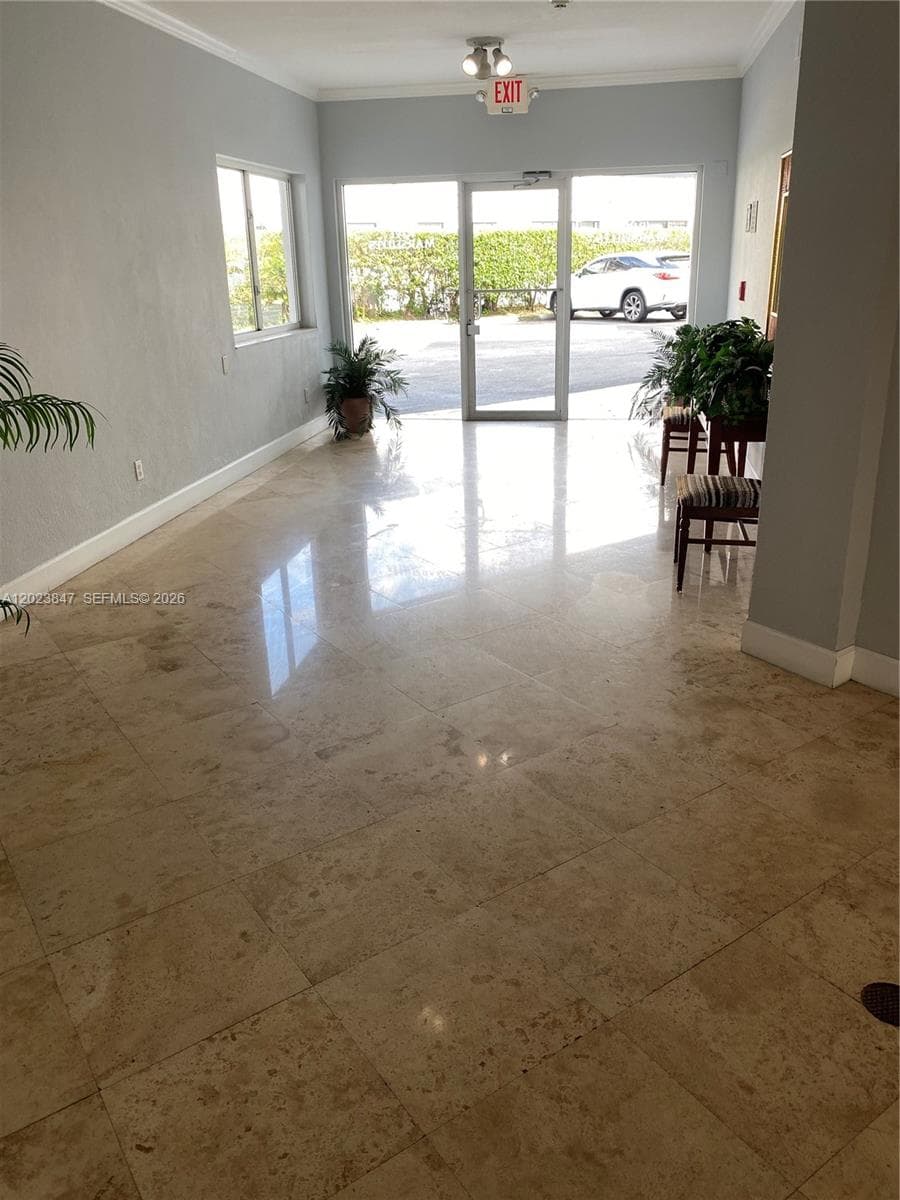 A12023847 — Miami Beach — 10