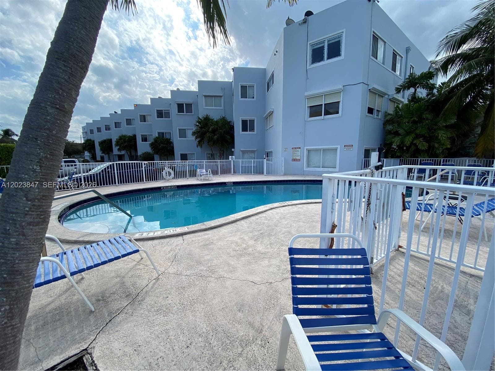 A12023847 — Miami Beach — 15