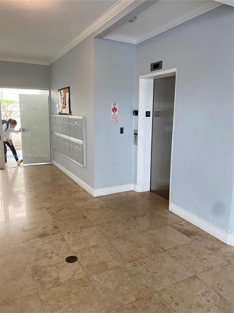 A12023847 — Miami Beach — 8